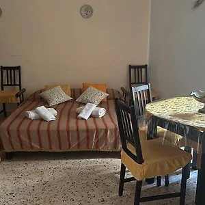 Sotto L'arco Santo Stefano di Camastra